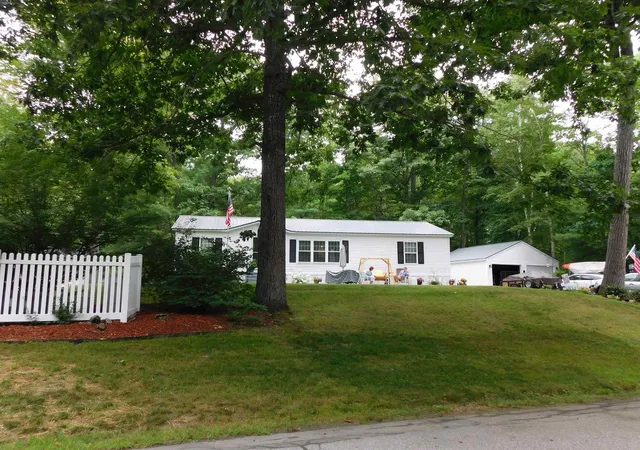 Photo 4 of Manufactured home for sale at 10 Harvey Brk Rd, Wolfeboro, NH 03894 | MLS# 5102271 | Listing updated on 2026-09-22