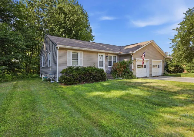 2nd image of 302 Black Hall Rd, Epsom, NH 03234 | MLS# 5102283