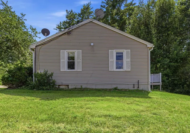 5th image of 302 Black Hall Rd, Epsom, NH 03234 | MLS# 5102283