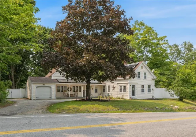 Photo 2 of Single family home for sale at 273 Main St, Danville, NH 03819 | MLS# 5102289 | Listing updated on 2026-08-04