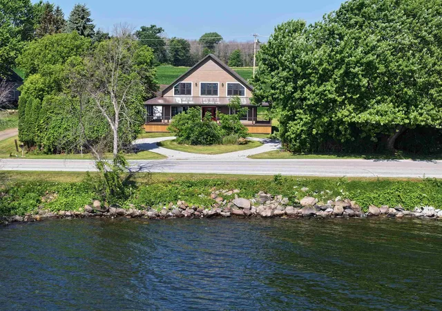 Photo 1 of Single family home for sale at 6867 Us Route 2, North Hero, VT 05474 | MLS# 5102304 | Listing updated on 2026-09-03