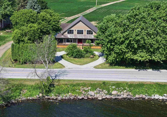 Photo 3 of Single family home for sale at 6867 Us Route 2, North Hero, VT 05474 | MLS# 5102304 | Listing updated on 2026-09-03