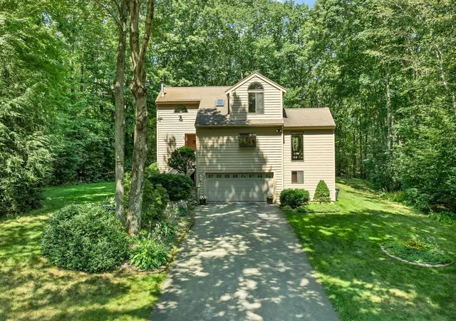 Photo 2 of Single family home for sale at 37 Indian Ridge Rd, East Hampstead, NH 03826 | MLS# 5102307 | Listing updated on 2026-09-02