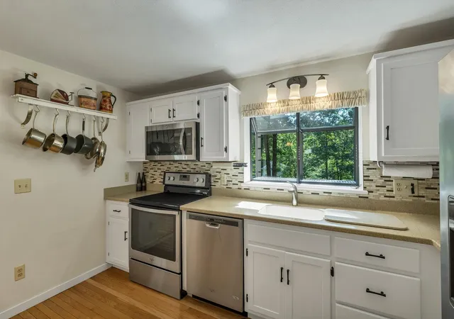Photo 4 of Single family home for sale at 37 Indian Ridge Rd, East Hampstead, NH 03826 | MLS# 5102307 | Listing updated on 2026-09-02