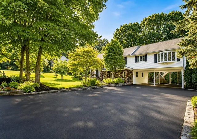 Photo 2 of Single family home for sale at 150 Lowell Rd Rd, Salem, NH 03079 | MLS# 5102322 | Listing updated on 2026-09-12