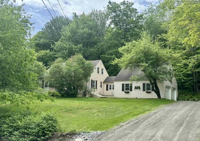 Photo 3 of Sale Pending at 1261 King Hill Rd, New London, NH 03257 | MLS# 5102353 | Listing updated on 2026-09-17