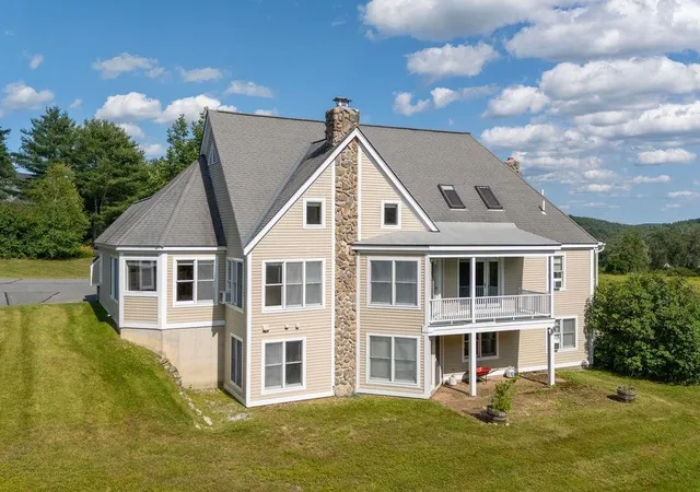 2nd image of 33 Wintercroft Cir #5, Grantham, NH 03753 | MLS# 5102358