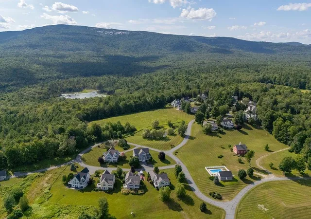 3rd image of 33 Wintercroft Cir #5, Grantham, NH 03753 | MLS# 5102358