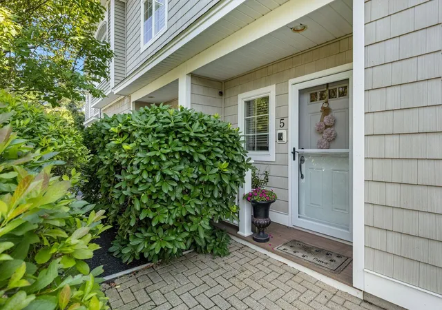 Photo 2 of Townhouse for sale at 19 Bridge St #5, Kittery, ME 03904 | MLS# 5102360 | Listing updated on 2026-07-30