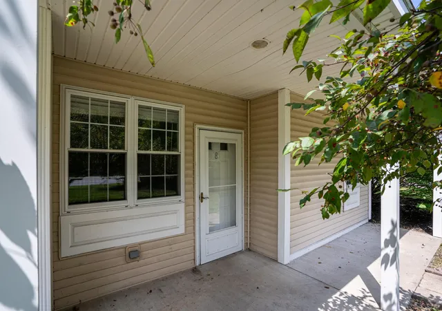 1st image of 95 Court St #8, Exeter, NH 03833 | MLS# 5102361