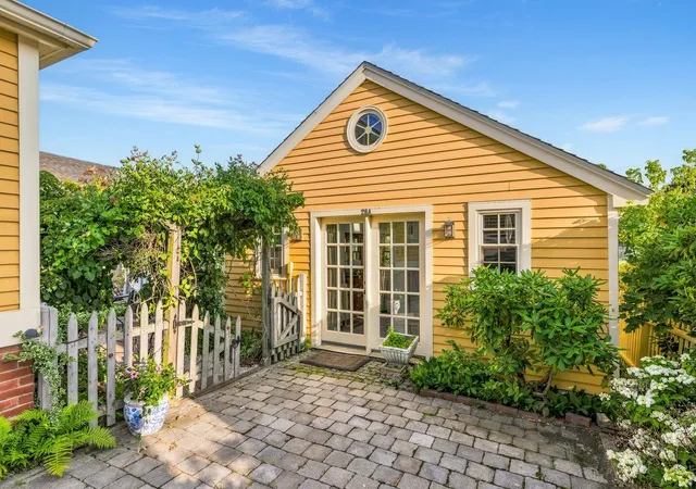 Photo 3 of Single family home for sale at 28 Walden St, Portsmouth, NH 03801 | MLS# 5102368 | Listing updated on 2026-09-24