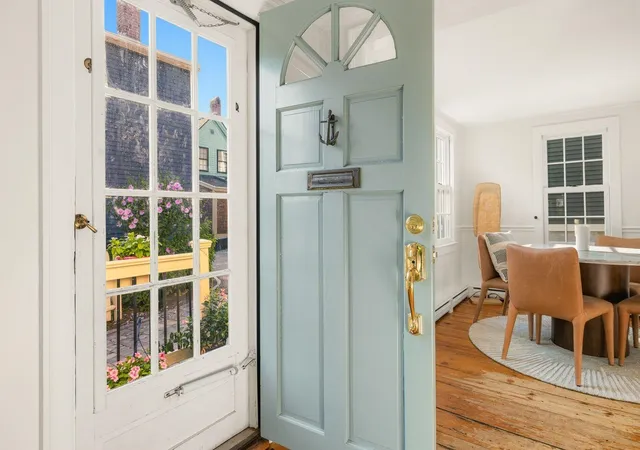 Photo 4 of Single family home for sale at 28 Walden St, Portsmouth, NH 03801 | MLS# 5102368 | Listing updated on 2026-09-24
