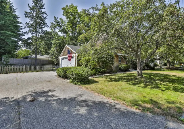 Photo 3 of Single family home for sale at 375 N Bend Dr, Manchester, NH 03104 | MLS# 5102374 | Listing updated on 2026-08-28