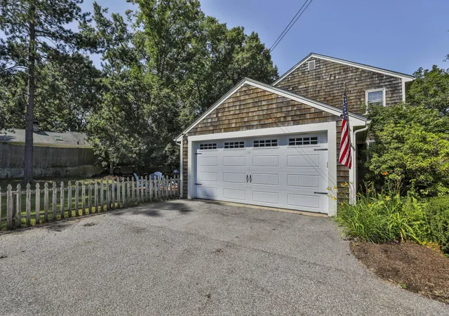 Photo 3 of Single family home for sale at 375 N Bend Dr, Manchester, NH 03104 | MLS# 5102374 | Listing updated on 2026-08-28