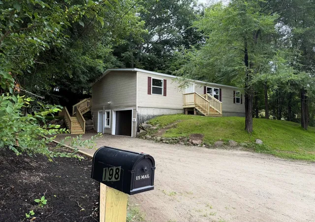 1st image of 198 Franklin St, Franklin, NH 03235 | MLS# 5102392