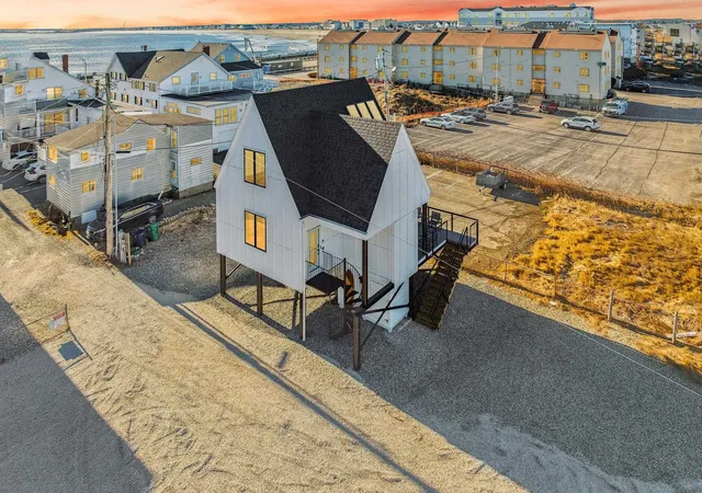Photo 1 of Single family home for sale at 10 Anchor St, Hampton, NH 03842 | MLS# 5102397 | Listing updated on 2026-07-30