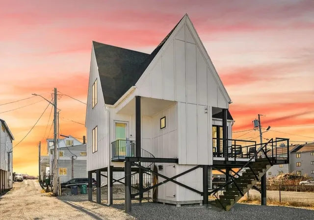 Photo 2 of Single family home for sale at 10 Anchor St, Hampton, NH 03842 | MLS# 5102397 | Listing updated on 2026-07-30