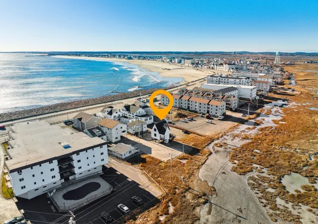 Photo 3 of Single family home for sale at 10 Anchor St, Hampton, NH 03842 | MLS# 5102397 | Listing updated on 2026-07-30