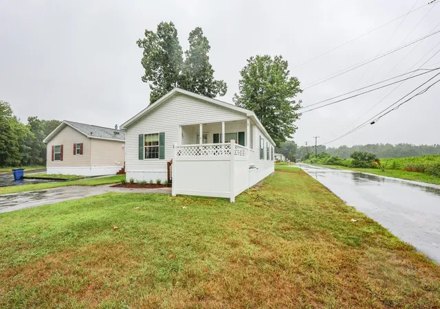 3rd image of 545 Elm St #1, Milford, NH 03055 | MLS# 5102412