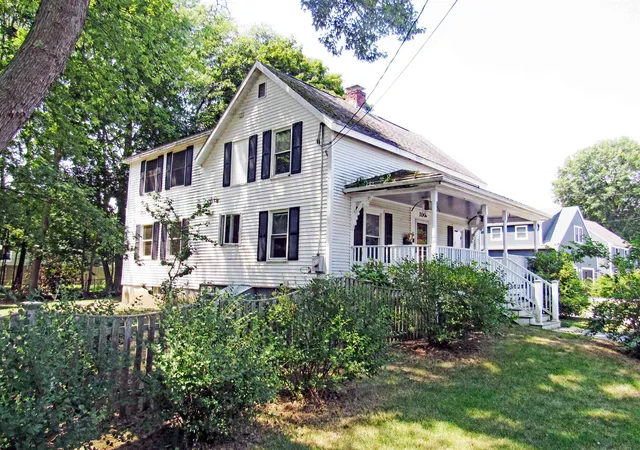 2nd image of 100 Stark St, Portsmouth, NH 03801 | MLS# 5102439