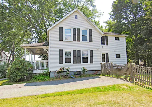 Photo 3 of Single family home for sale at 100 Stark St, Portsmouth, NH 03801 | MLS# 5102439 | Listing updated on 2026-08-01