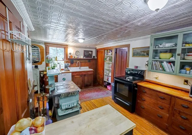 Photo 3 of Single family home for sale at 16 Francestown Rd, Bennington, NH 03442 | MLS# 5102441 | Listing updated on 2026-09-23