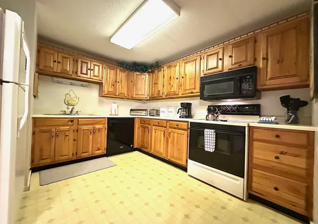 Photo 4 of Condo for sale at 4D The Seasons At Attitash Rd, Bartlett, NH 03812 | MLS# 5102452 | Listing updated on 2026-09-13