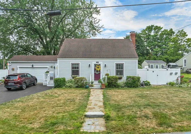 1st image of 2 Belmont Cir, Hampton, NH 03842 | MLS# 5102473