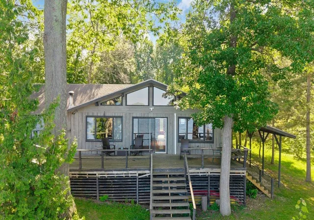 Photo 2 of Single family home for sale at 14 Macomber Pt, Alburgh, VT 05440 | MLS# 5102477 | Listing updated on 2026-08-04