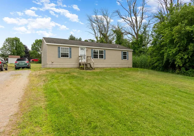 Photo 3 of Single family home for sale at 5 Ruths Dr, Saint Albans, VT 05478 | MLS# 5102490 | Listing updated on 2026-07-31