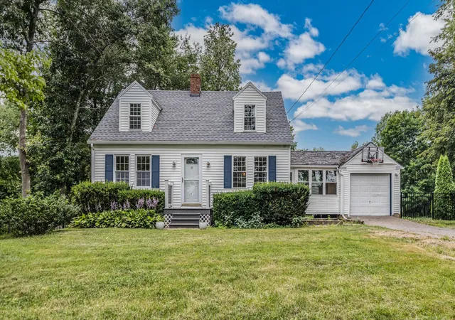 4th image of 19 Winnicutt Rd, Stratham, NH 03885 | MLS# 5102509