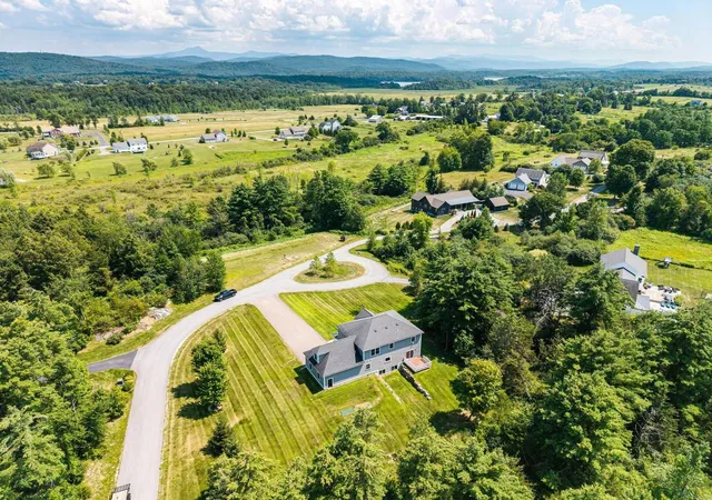 Photo 4 of Single family home for sale at 420 O'Brien Dr, Shelburne, VT 05482 | MLS# 5102515 | Listing updated on 2026-09-17