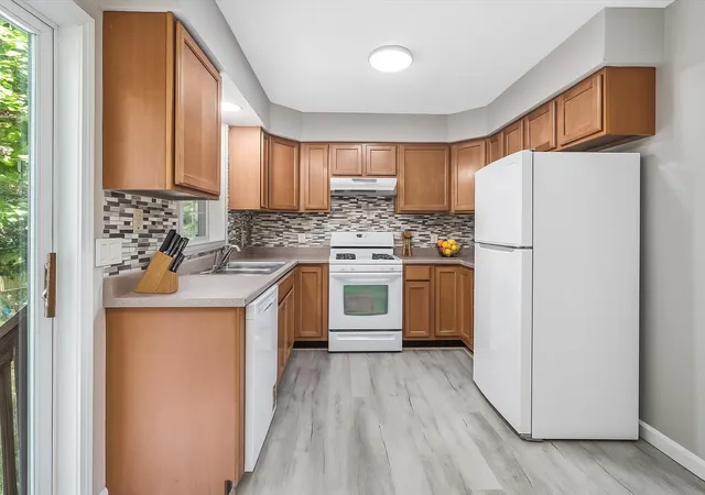 Photo 2 of Townhouse for sale at 49 Harvell St #9, Manchester, NH 03102 | MLS# 5102518 | Listing updated on 2026-08-25