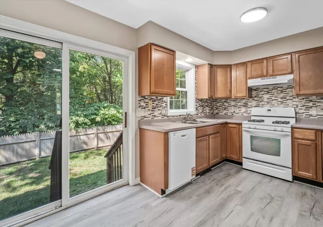 Photo 3 of Townhouse for sale at 49 Harvell St #9, Manchester, NH 03102 | MLS# 5102518 | Listing updated on 2026-08-25