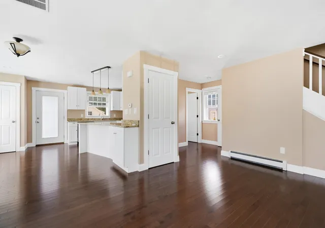 Photo 4 of Single family home for sale at 4 Abbott St, Nashua, NH 03064 | MLS# 5102523 | Listing updated on 2026-08-27