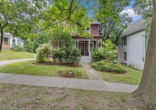 Photo 3 of Single family home for sale at 90 Congress St, Saint Albans, VT 05478 | MLS# 5102524 | Listing updated on 2026-09-03