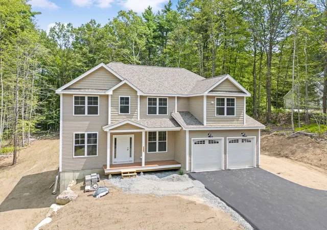 Photo 2 of Single family home for sale at 6 Aria Hill Dr, Wilton, NH 03086 | MLS# 5102533 | Listing updated on 2026-07-30