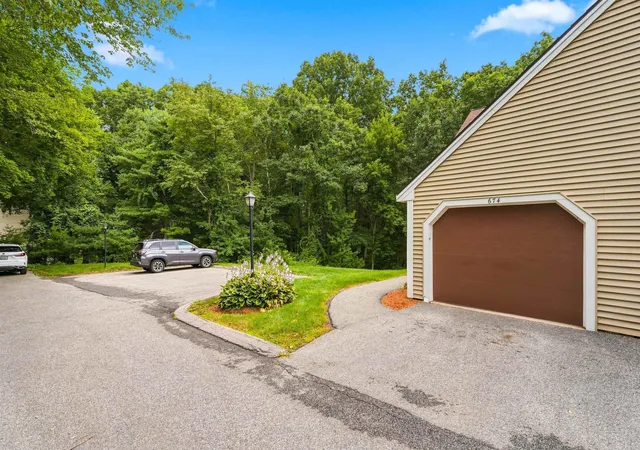 Photo 3 of Townhouse for sale at 674 S Porter St, Manchester, NH 03103 | MLS# 5102550 | Listing updated on 2026-07-31