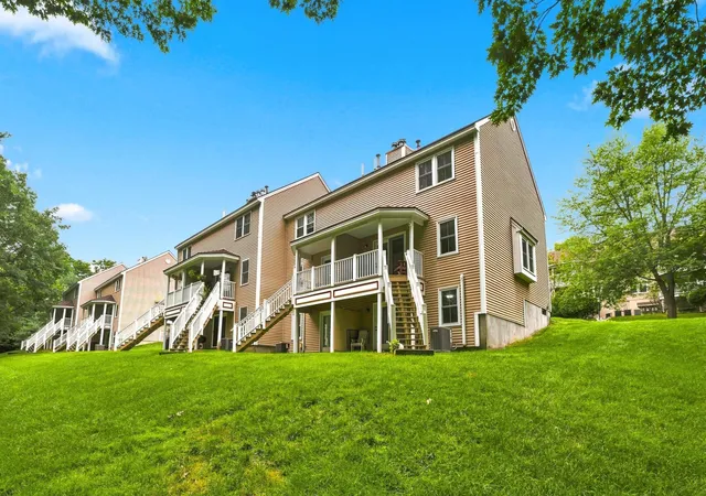 Photo 3 of Townhouse for sale at 674 S Porter St, Manchester, NH 03103 | MLS# 5102550 | Listing updated on 2026-07-31