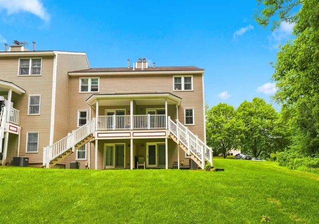 Photo 4 of Townhouse for sale at 674 S Porter St, Manchester, NH 03103 | MLS# 5102550 | Listing updated on 2026-07-31