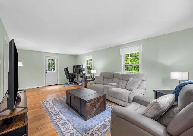 Photo 3 of Sale Pending at 16 Cindy Ave, Salem, NH 03079 | MLS# 5102555 | Listing updated on 2026-09-02