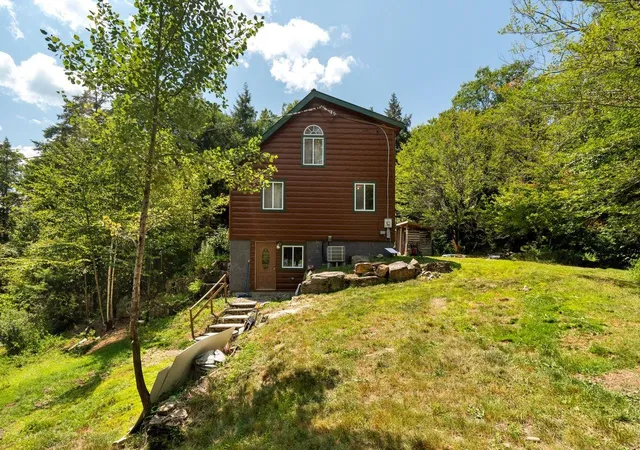 Photo 3 of Sale Pending at 1271 Main St, Grafton, NH 03240 | MLS# 5102558 | Listing updated on 2026-09-13