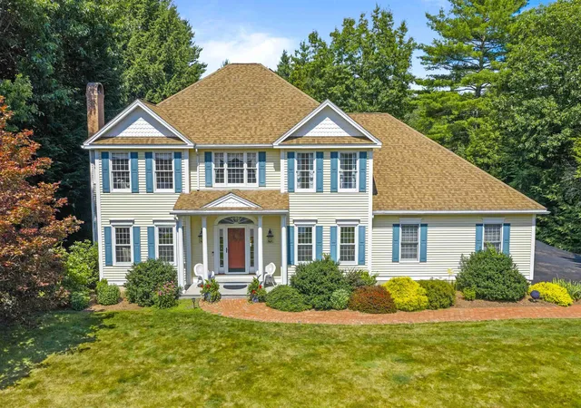 Photo 2 of Single family home for sale at 4 Monticello Dr, Amherst, NH 03031 | MLS# 5102575 | Listing updated on 2026-07-31