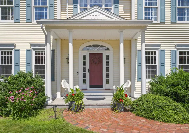 Photo 3 of Single family home for sale at 4 Monticello Dr, Amherst, NH 03031 | MLS# 5102575 | Listing updated on 2026-07-31