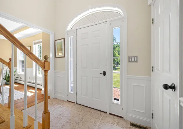 Photo 4 of Single family home for sale at 4 Monticello Dr, Amherst, NH 03031 | MLS# 5102575 | Listing updated on 2026-07-31