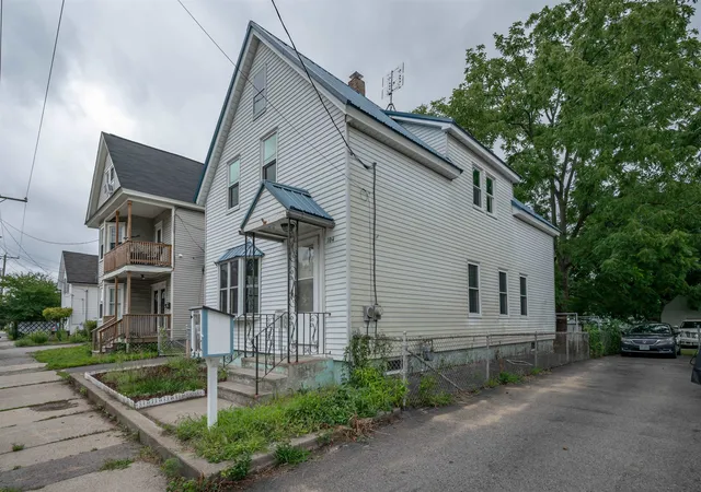 2nd image of 104 Kinsley St, Nashua, NH 03060 | MLS# 5102608