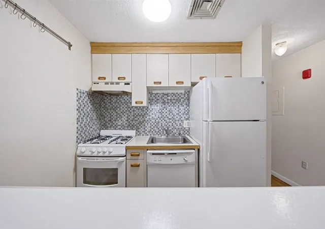 Photo 4 of Condo for sale at 3 Roedean Dr #104, Nashua, NH 03063 | MLS# 5102624 | Listing updated on 2026-07-31