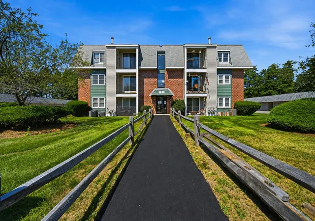 2nd image of 5 Roedean Dr #302, Nashua, NH 03063 | MLS# 5102626