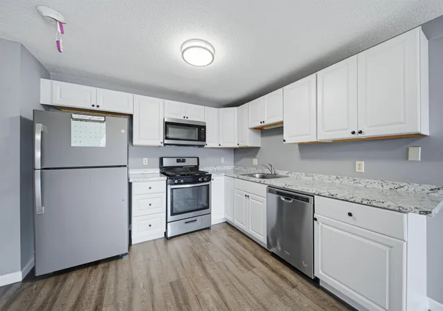 Photo 4 of Condo for sale at 5 Roedean Dr #302, Nashua, NH 03063 | MLS# 5102626 | Listing updated on 2026-08-18