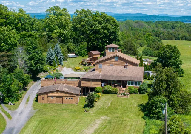 Photo 2 of Single family home for sale at 28 Us Route 2, Grand Isle, VT 05458 | MLS# 5102635 | Listing updated on 2026-09-16